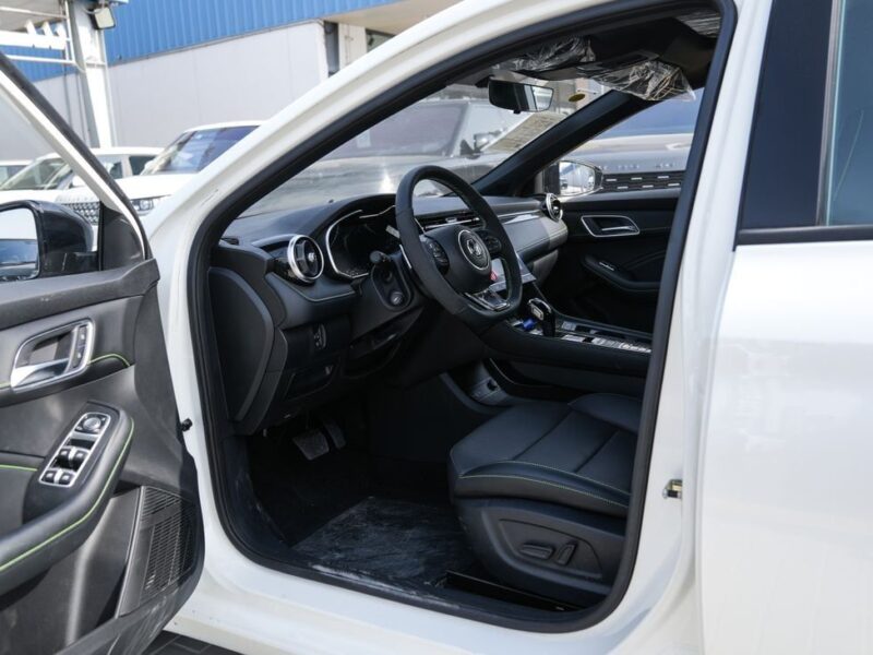 2025 MG 6 LUXURY 4 Cylinders Petrol Engine White Black Sedan Chinese Specs Automatic