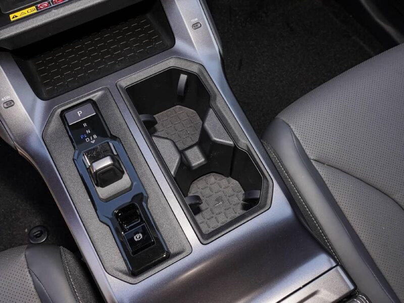 2026 Toyota RAV 4 VXR HEV 2.5 Litres 4 Cylinders Engine Black Grey SUV Chinese Specs Automatic
