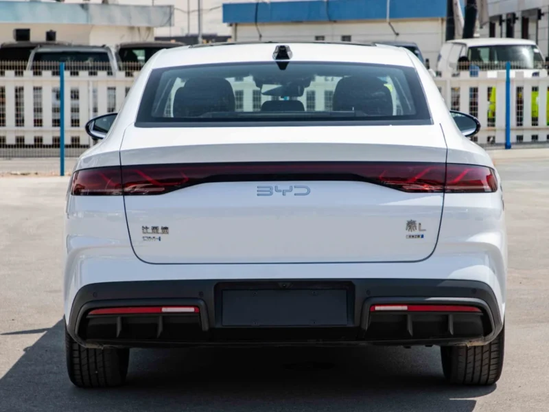 2026 BYD Qin L DM-i SUPER EDITION 210KM 1.5 Litres 4 Cylinders Hybrid Engine White Grey Sedan