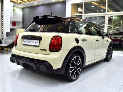 2022 MINI Cooper Cooper S 4 Cylinders Petrol Engine White Tan Hatchback GCC Specs Automatic