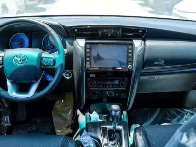 2026 Toyota Fortuner SR5 4.0 Litres 6 Cylinders Petrol Engine White Black SUV GCC Specs Automatic
