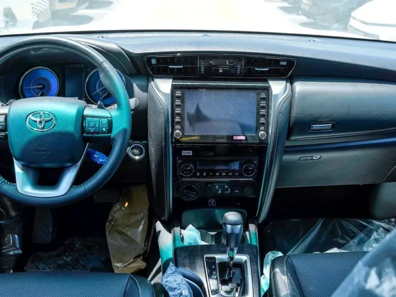 2026 Toyota Fortuner SR5 4.0 Litres 6 Cylinders Petrol Engine White Black SUV GCC Specs Automatic
