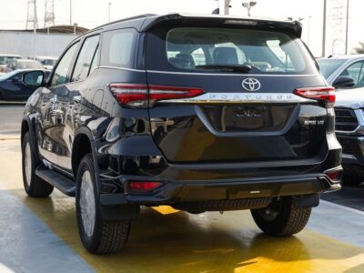 2026 Toyota Fortuner SR5 4.0 Litres 6 Cylinders Petrol Engine Black SUV GCC Specs FULL OPTION