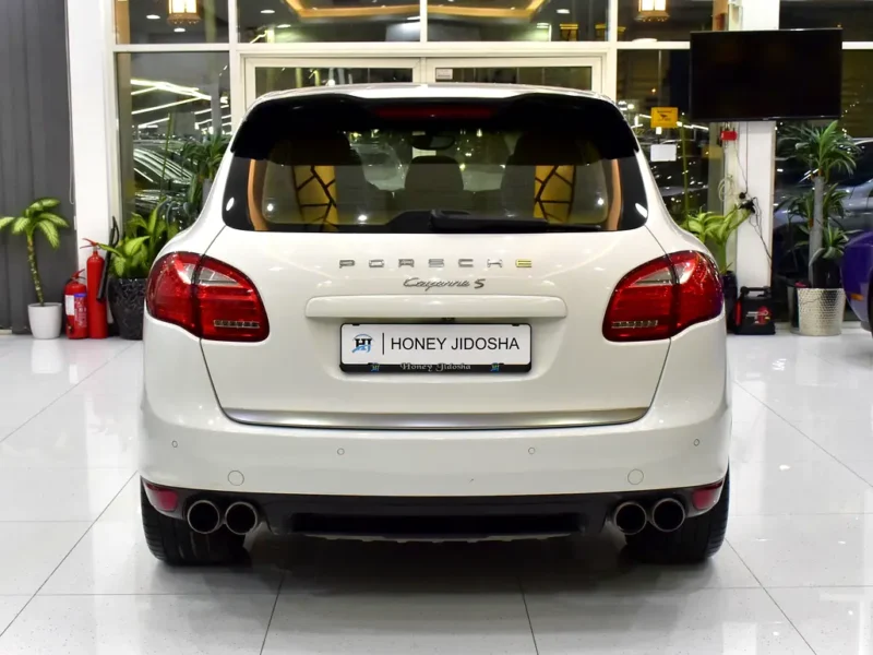 2014 Porsche Cayenne S 6 Cylinders Petrol Engine White Beige SUV GCC Specs Automatic