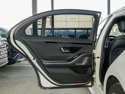 2022 Mercedes-Benz S580e 3.0 Litres Turbocharged 6 Cylinders Hybrid Engine White Black Sedan