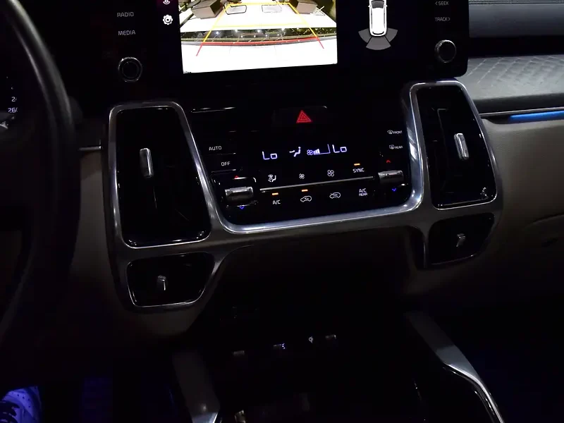 2023 Kia Sorento DLX 6 Cylinders Petrol Engine White Beige SUV GCC Specs Automatic