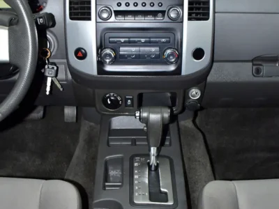 2015 Nissan Xterra SE 4.0 Litres 6 Cylinders Petrol Engine White Black SUV GCC Specs Automatic