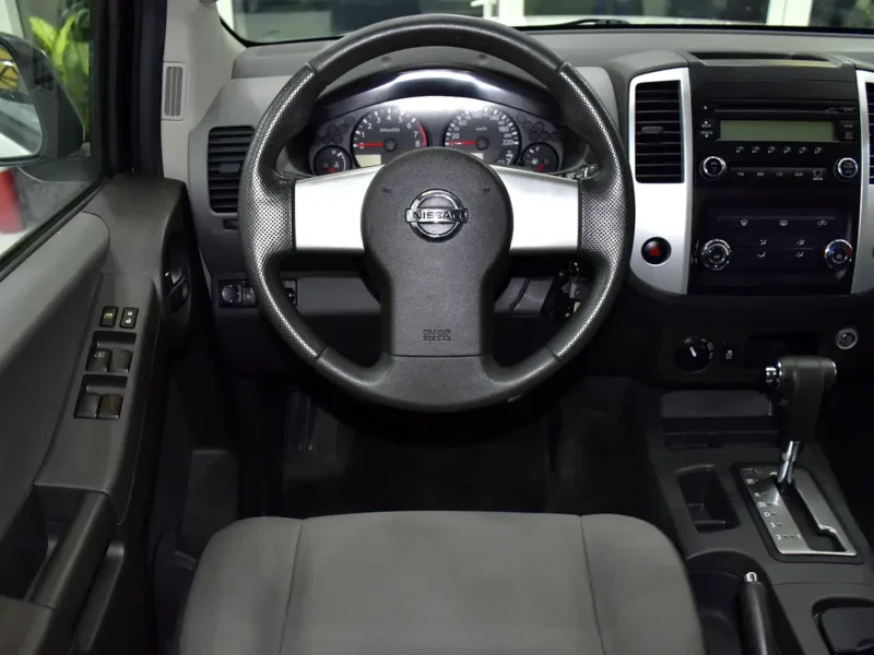 2015 Nissan Xterra SE 4.0 Litres 6 Cylinders Petrol Engine White Black SUV GCC Specs Automatic