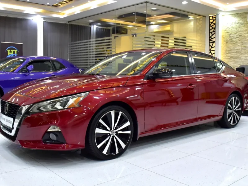 2020 Nissan Altima SR 4 Cylinders Petrol Engine Red Black Sedan American Specs Automatic