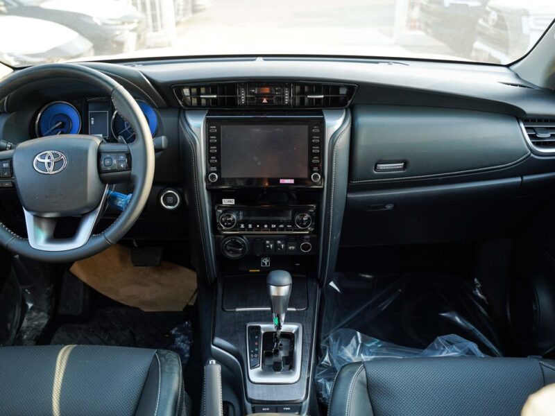 2026 Toyota Fortuner SR5 4.0 Litres 6 Cylinders Petrol Engine Grey Black SUV GCC Specs FULL OPTION