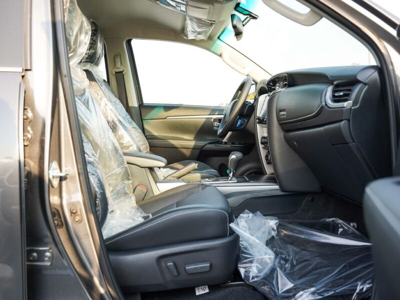 2026 Toyota Fortuner SR5 4.0 Litres 6 Cylinders Petrol Engine Grey Black SUV GCC Specs FULL OPTION