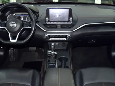 2020 Nissan Altima SR 4 Cylinders Petrol Engine Red Black Sedan American Specs Automatic