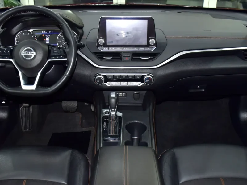 2020 Nissan Altima SR 4 Cylinders Petrol Engine Red Black Sedan American Specs Automatic