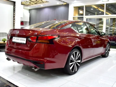 2020 Nissan Altima SR 4 Cylinders Petrol Engine Red Black Sedan American Specs Automatic