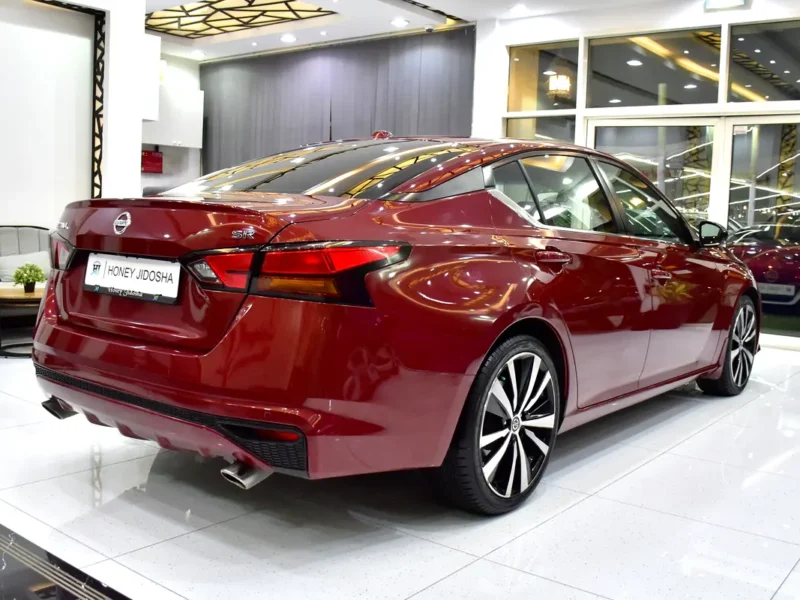 2020 Nissan Altima SR 4 Cylinders Petrol Engine Red Black Sedan American Specs Automatic