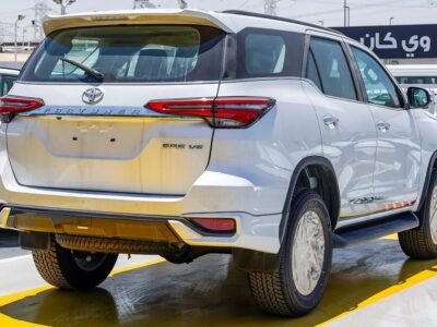 2026 Toyota Fortuner SR5 4.0 Litres 6 Cylinders Petrol Engine White Black SUV GCC Specs Automatic