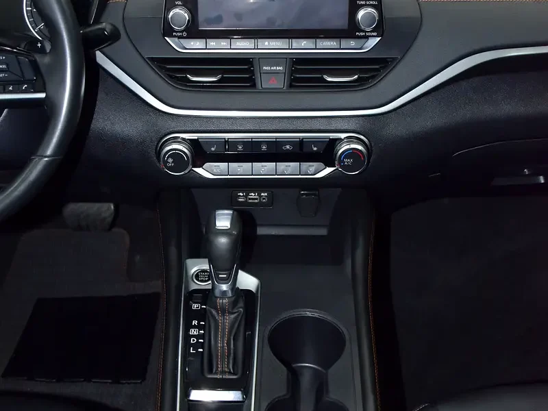 2020 Nissan Altima SR 4 Cylinders Petrol Engine Red Black Sedan American Specs Automatic