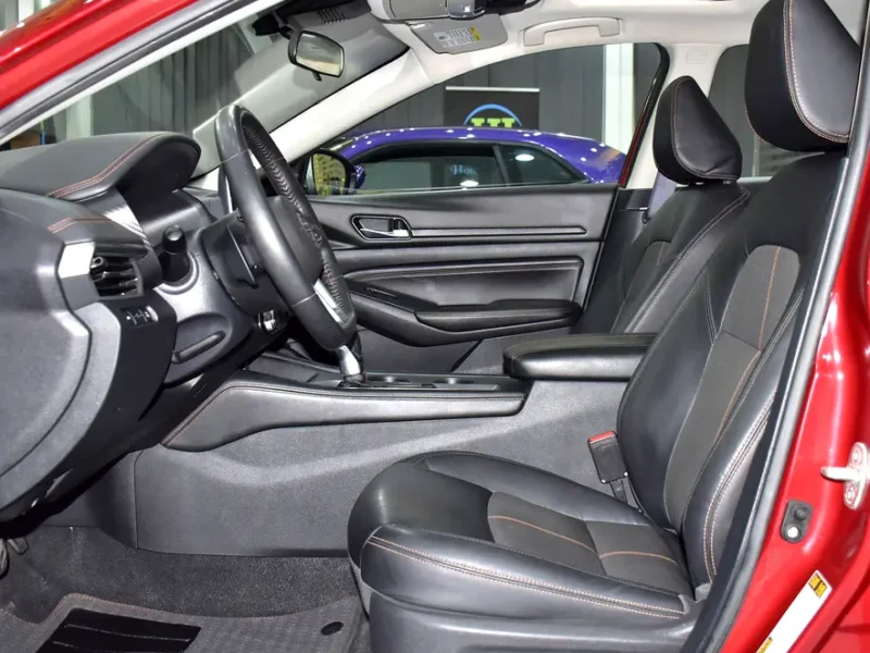 2020 Nissan Altima SR 4 Cylinders Petrol Engine Red Black Sedan American Specs Automatic