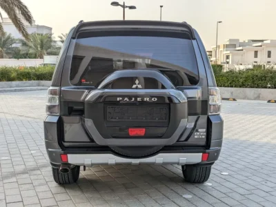 2017 Mitsubishi Pajero GLS Top Line 3.5 Litres 6 Cylinders Petrol Engine Grey Black SUV GCC Specs