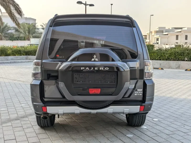 2017 Mitsubishi Pajero GLS Top Line 3.5 Litres 6 Cylinders Petrol Engine Grey Black SUV GCC Specs