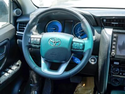 2026 Toyota Fortuner SR5 4.0 Litres 6 Cylinders Petrol Engine White Black SUV GCC Specs Automatic