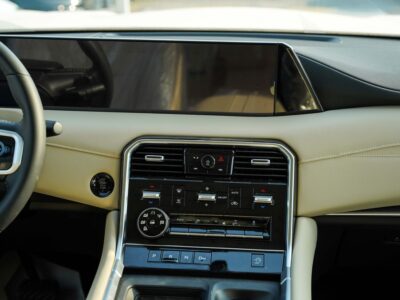 2026 Nissan Patrol LE T2 3.5-liter V6 twin-turbocharged Petrol Engine White Beige SUV GCC Specs