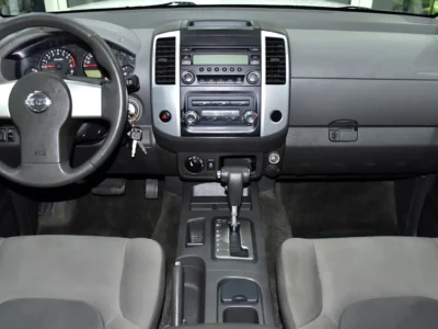 2015 Nissan Xterra SE 4.0 Litres 6 Cylinders Petrol Engine White Black SUV GCC Specs Automatic