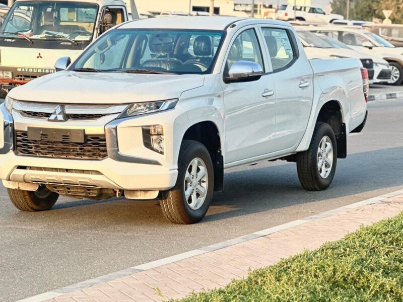 2019 Mitsubishi L200 GL 2.4 Litres 4 Cylinders Petrol Engine White Black Pickup Truck GCC