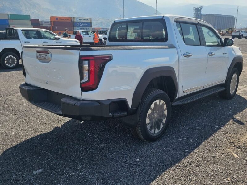 2027 Toyota Hilux MID OPTION 4.0 Litres 6 Cylinders Petrol Engine White Orange Pickup Truck