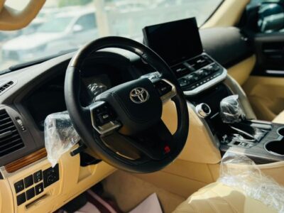 2018 Toyota Land Cruiser GXR 4.0 Litres 6 Cylinders Petrol Engine Black Beige SUV GCC Specs