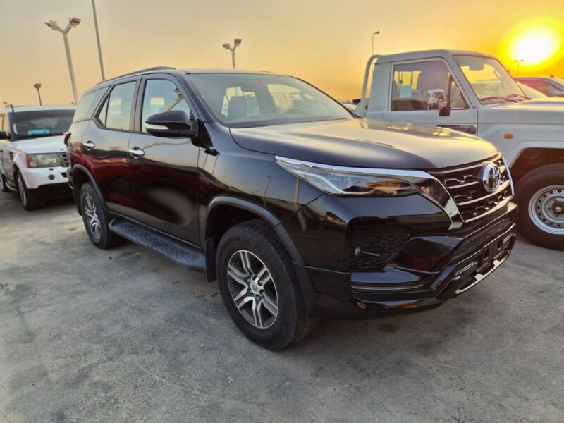 2017 Toyota Fortuner GXR Converted to 2025 Kit 4.0L 6 Cylinders Petrol Engine Black SUV GCC