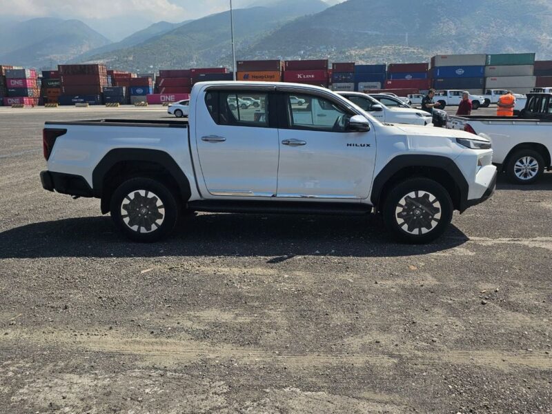 2027 Toyota Hilux MID OPTION 4.0 Litres 6 Cylinders Petrol Engine White Orange Pickup Truck