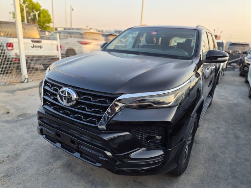 2017 Toyota Fortuner GXR Converted to 2025 Kit 4.0L 6 Cylinders Petrol Engine Black SUV GCC