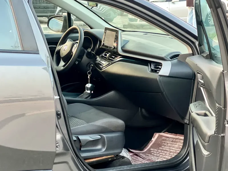 2021 Toyota C-HR XLE Premium 2.0 Litres 4-cylinder Petrol Engine Grey Black SUV US Specs
