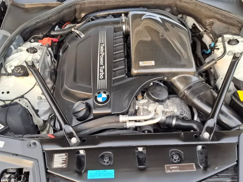 2011 BMW 5-Series 535i 3.0 Litres Inline-6 TwinPower Turbo Petrol Engine White Black Sedan