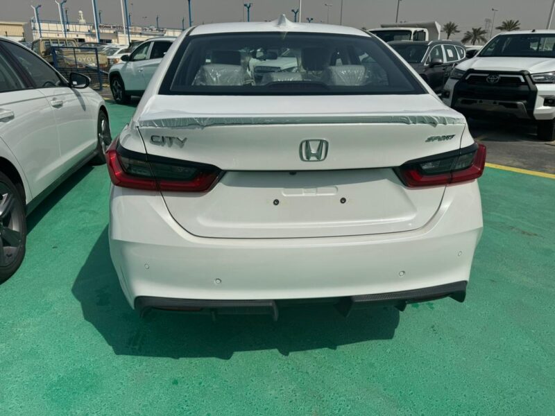 2024 Honda City 1.5-liter 4-Cylinder i-VTEC Petrol Engine White Beige Sedan GCC Specs Automatic