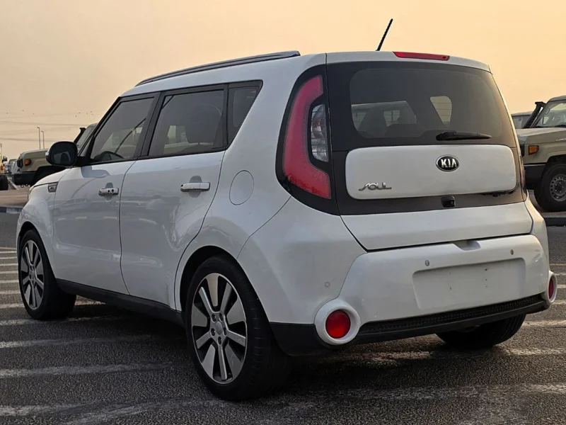 2016 Kia Soul EX TOP 2.0 Litres 4 Cylinders Petrol Engine White Black SUV GCC Specs Automatic