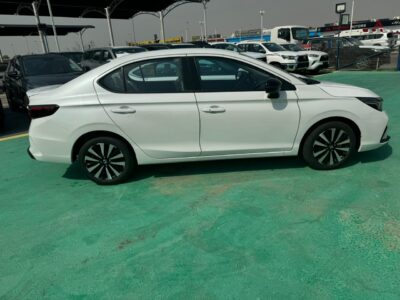 2024 Honda City 1.5-liter 4-Cylinder i-VTEC Petrol Engine White Beige Sedan GCC Specs Automatic