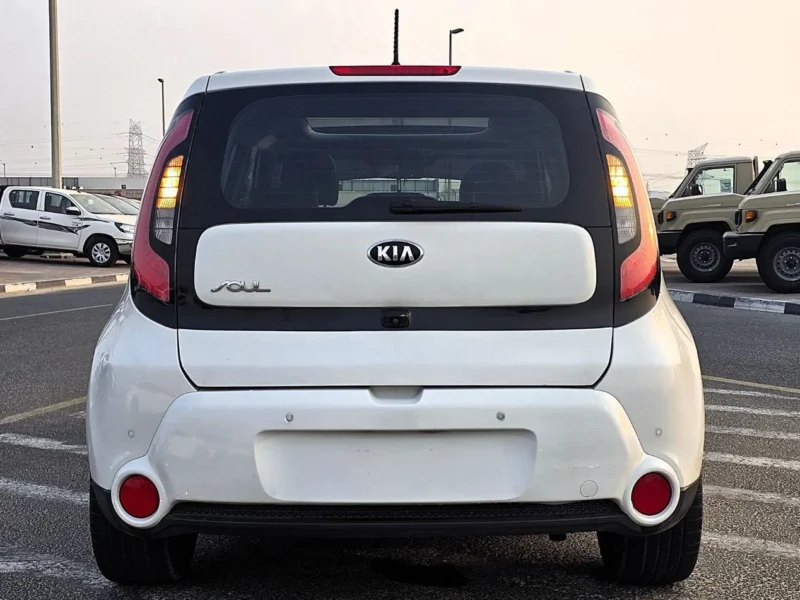 2016 Kia Soul EX TOP 2.0 Litres 4 Cylinders Petrol Engine White Black SUV GCC Specs Automatic