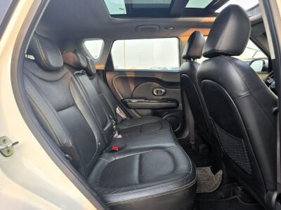 2016 Kia Soul EX TOP 2.0 Litres 4 Cylinders Petrol Engine White Black SUV GCC Specs Automatic