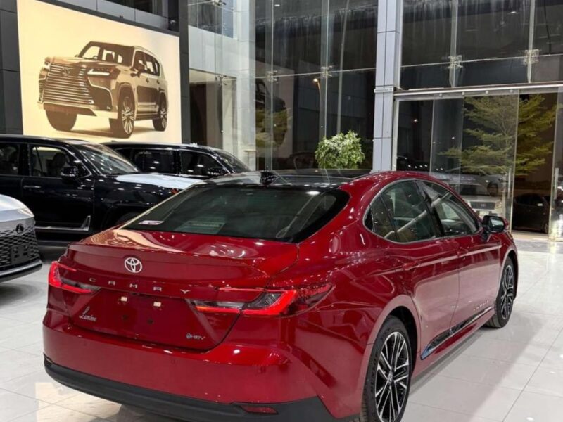 2026 TOYOTA CAMRY LUMIERE 2.5 Litres 4-Cylinder Hybrid Petrol Engine Red Brown Sedan