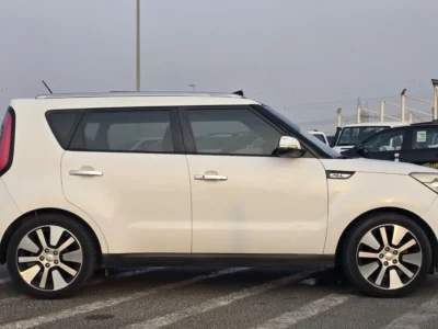 2016 Kia Soul EX TOP 2.0 Litres 4 Cylinders Petrol Engine White Black SUV GCC Specs Automatic