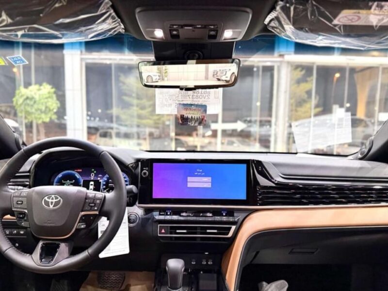 2026 TOYOTA CAMRY LUMIERE 2.5 Litres 4-Cylinder Hybrid Petrol Engine Red Brown Sedan