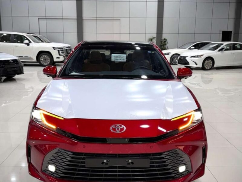 2026 TOYOTA CAMRY LUMIERE 2.5 Litres 4-Cylinder Hybrid Petrol Engine Red Brown Sedan