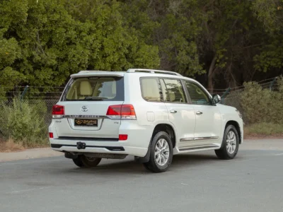 2017 Toyota Land Cruiser GXR 4.8 Litres 8 Cylinders Petrol Engine White Beige SUV GCC Specs
