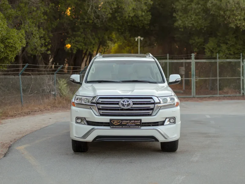 2017 Toyota Land Cruiser GXR 4.8 Litres 8 Cylinders Petrol Engine White Beige SUV GCC Specs
