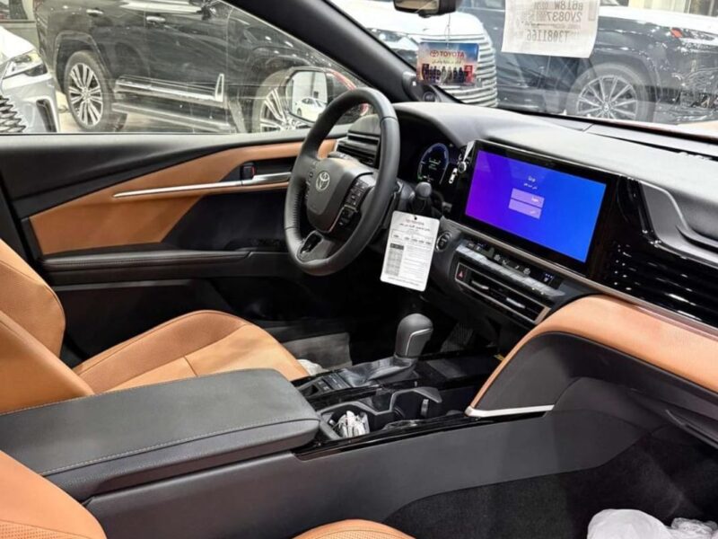 2026 TOYOTA CAMRY LUMIERE 2.5 Litres 4-Cylinder Hybrid Petrol Engine Red Brown Sedan