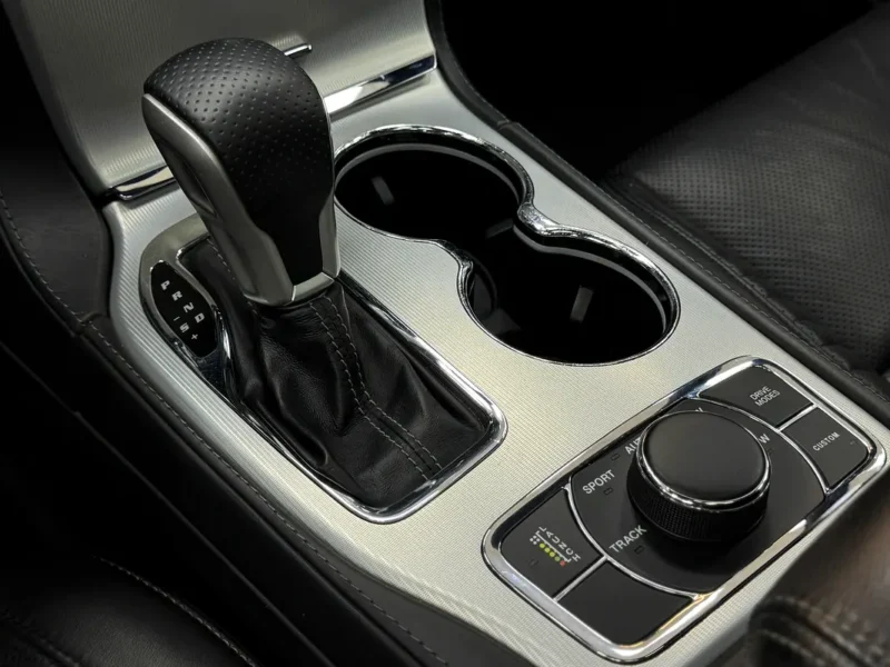 2020 Jeep Grand Cherokee SRT 6.4 Litres HEMI V8 Petrol Engine Grey Black SUV Canadian Specs