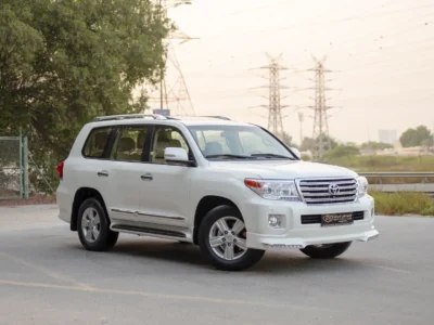2014 Toyota Land Cruiser VXR 5.7 Litres 8 Cylinders Petrol Engine White Beige SUV GCC Specs