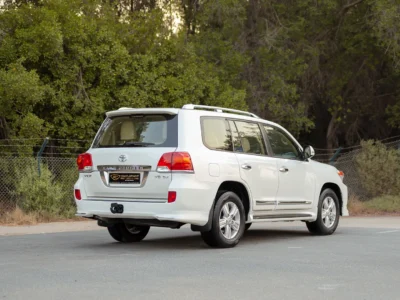 2014 Toyota Land Cruiser VXR 5.7 Litres 8 Cylinders Petrol Engine White Beige SUV GCC Specs